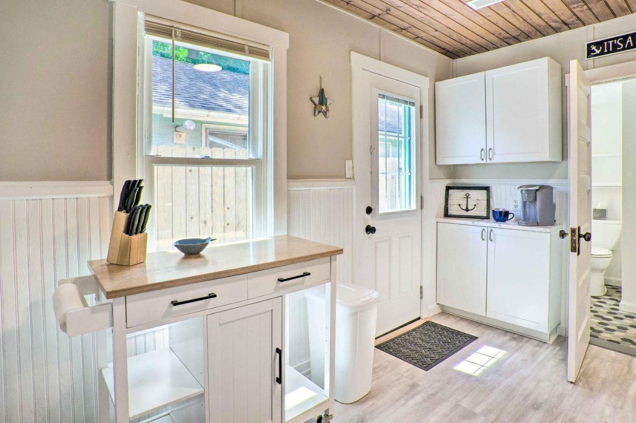 Chic Cottage With Private Yard Steps To Beach! Colonial Beach Extérieur photo