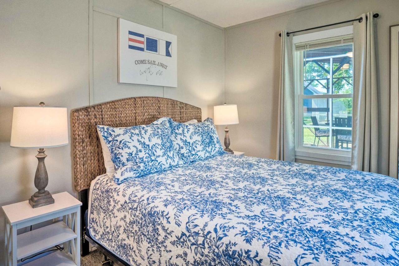 Chic Cottage With Private Yard Steps To Beach! Colonial Beach Extérieur photo