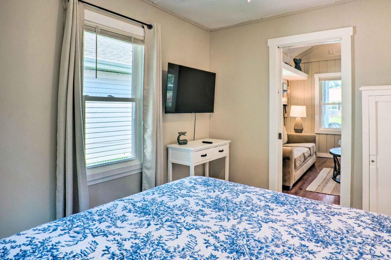 Chic Cottage With Private Yard Steps To Beach! Colonial Beach Extérieur photo