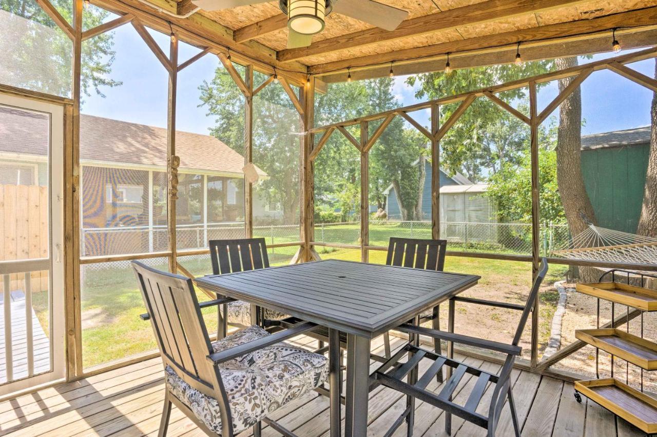 Chic Cottage With Private Yard Steps To Beach! Colonial Beach Extérieur photo